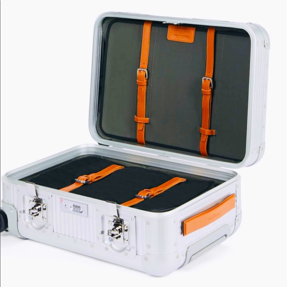 FPM Milano Spinner 53 Aluminum Moonlight Silver Suitcase